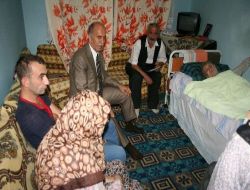 Vali Harput'tan Yardıma Muhtaç Ailelere Çatkapı İftar Ziyareti