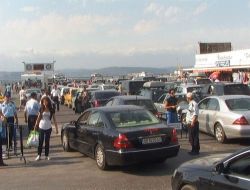 Çanakkale İskelesi'ndeki Referandum Kuyruğu Şehir İçi Trafiği Felç Etti