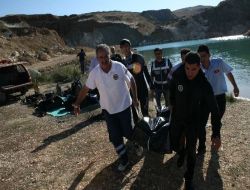 Resim Çektirmek İçin Girdikleri Gölde Boğuldular