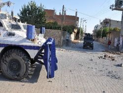Nusaybin'de Göstericiler Polise Saldırdı