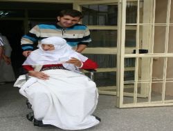 93 Yaşında Felçli Haliyle Oy Kullanmaya Gitti
