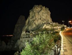 Kapadokya'nın Zirvesi Gece Aydınlatmasına Kavuştu