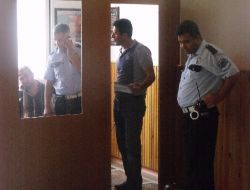 Polis, Aranan Şahısları Sandık Başında Gözaltına Aldı