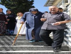 Her Yaştan İnsan Referandum İçin Sandık Başına Gitti