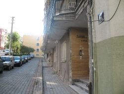 'Demokrat' İzmir, "Sezen Aksu" Yazılı Sokak Tabelasını İndirdi