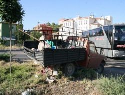 Hurda Araç Tır'a Çarptı: 1 Ölü, 7 Yaralı