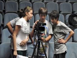 Bu Çocuklar Film Çeviriyor..