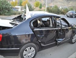 Hava Yastığı Patlayan Otomobil Hurdaya Döndü