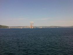 Dev Petrol Platformu Çanakkale Boğazı'nı Tek Taraflı Kapattı