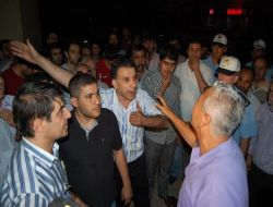 Esnaf Pasajın Yıkılmasına Karşı Çıktı, Vitrindeki Kıyafetleri Yakarak Eylem Yaptı