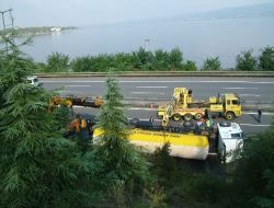 Tem'de Amonyak Yüklü Tanker Devrildi: 1 Yaralı!
