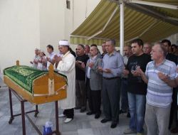 Vakit Gazetesi İmtiyaz Sahibi Nuri Aykon Vefat Etti, Cenazesine Bakan Arınç Ayağının Tozuyla Katıldı