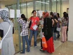 İş Bulmak Ve Ev Ekonomilerine Katkıda Bulunmak İsteyen Vatandaşlar, Busmek'e Akın Ediyor