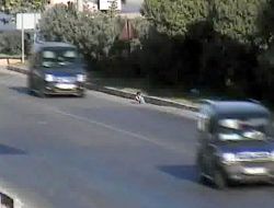 Dilenci Uyuyunca 10 Aylık Bebeği Araçların Arasına Daldı