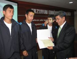 Suç Potansiyeli Olan Gençler, Polisin Desteği İle Doğalgaz Ustalık Belgesi Aldı