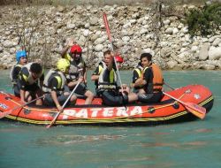 Raftingde İranlı Ve Rus Turistler Alman'ları Geçti