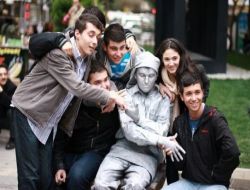 Altın Portakal'da Türk Filim Kahramanlarını Anlı Heykeller Tanıtacak