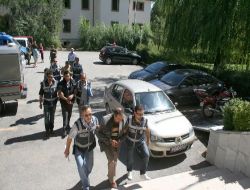 Kuyumcudan Yüzük Çalan Hırsızlar Yakalandı