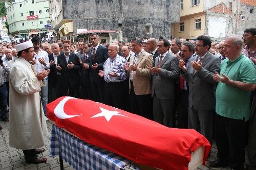 Köksal Toptan, cenaze törenine katıldı!