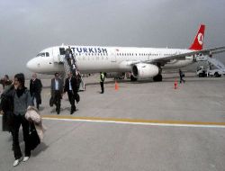 Thy'nin Çin Uçağı, Playstation Yüzünden Astana'ya Acil İndi