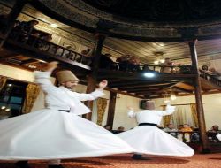 Tarihi Dergahta 365 Gün Sema Gösterisi Yapıyorlar