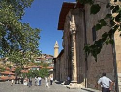 Divriği Ulu Cami ve Darüşşifası'nı Ziyaret Eden Turistler Rehber Sıkıntısı Yaşıyor!.