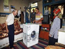 Vali Lekesiz, Yaşlı Çifte Söz Verdiği Çamaşır Makinesini Gönderdi
