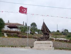 Çanakkale Savaşı'ndaki Kadınları Anlatan İlk Heykele Yoğun İlgi Var