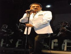 İbrahim Tatlıses'in Bindiği Uçak İzmir'de Tehlike Atlatmış!