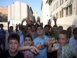 Diyarbakır'da Vatandaşlar 'eğitimi Boykot' Çağrısına Uymadı