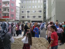 Okul İnşaatı Yeni Eğitim Yılına Yetişmeyince Veliler İsyan Etti