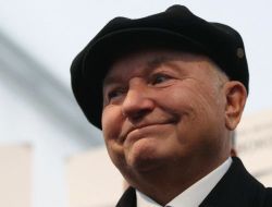 Rus Ulusalcılar, Moskova Belediye Başkanı Lujkov'u Hedef Aldı!