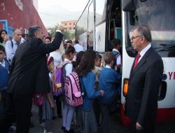 Okul İnşaatı Tamamlanamayınca Bin 500 Öğrenci Servislerle Başka Okula Nakledildi