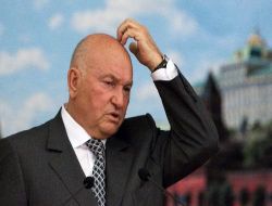 Kremlin, Moskova Belediye Başkanı Lujkov'un Kavga Etmeden İstifasını Bekliyor