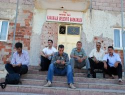 Belediye Başkanı, Belediyenin Kapısına Kilit Vurdu