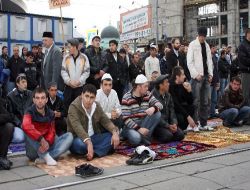 Moskova'da Cami Tartışması: Rus Ortodoks Kilisesi Protestoya Destek Vermedi