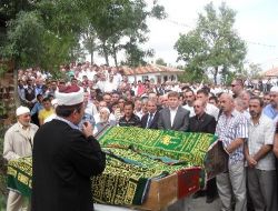 Düğün Dönüşü Trafik Kazasında Hayatını Kaybeden 3 Kişi Toprağa Verildi