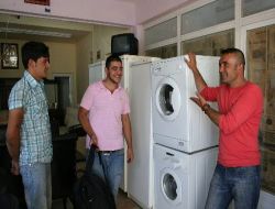 İkinci El Eşya Satıcılarının Yüzü Öğrencilerle Güldü