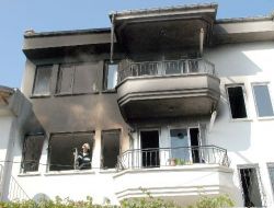 Afyonkarahisar'da Doğal Gazlı Evde Çıkan Yakın Mahalleliyi Korkuttu