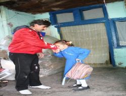 Maddi İmkansızlıktan Okula Gidemeyen 7 Yaşındaki Özlem'in Yardımına İnşaatlarda Boyacılık Yapan Şimşek Koştu