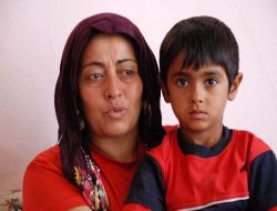 Kalbi Delik Olan Oğlu İle 3 Senedir Karanlıkta Oturuyor