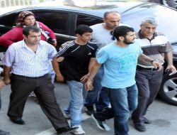 Mersin'de Bıçak Zoru İle Para Gasp Eden 2 Kişi Tutuklandı