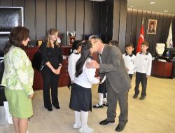 Omü Vakfı Özel İlköğretim Okulu'nun İlk Öğrencilerinden Rektöre Ziyaret