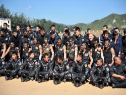 Çin Özel Harekât Polislerinin Anti Terör Tatbikatı Nefesleri Kesti