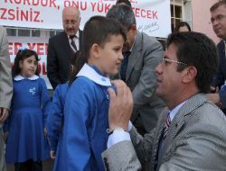 Denizli Belediyesi, 10 Bin Öğrenciye Önlük Ve Yaka Hediye Etti