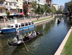 Eskişehir, Gondol Seferleri İle Venedik'e Benzedi