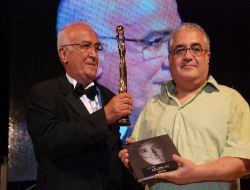 Altın Koza'nın Onur Ödülü Atilla Dorsay'ı Ağlattı