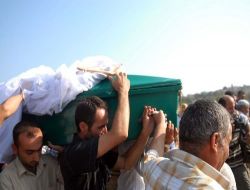 Mersin'de Tabancayla Vurulan Genç Kız, Gelinliğiyle Toprağa Verildi