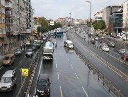 Kaza Yapan Araçlardan Sızan Yakıt E-5'i Birbirine Kattı