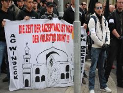 Aachenlılar Cami Karşıtı Neo-nazilere Geçit Vermedi